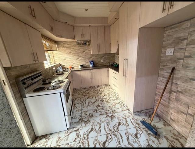 3 BEDROOM HOUSE FOR SALE IN VANDERBIJLPARK CE 1